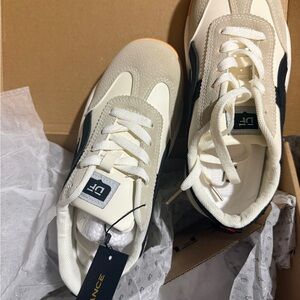 De Florance Cream and Black Women's Sneakers